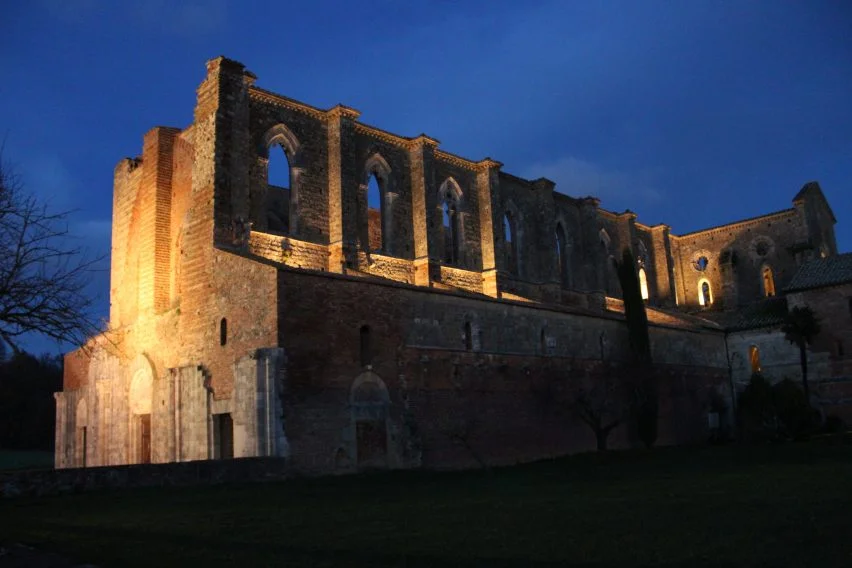 L'Abbazia di San Galgano al crepuscolo