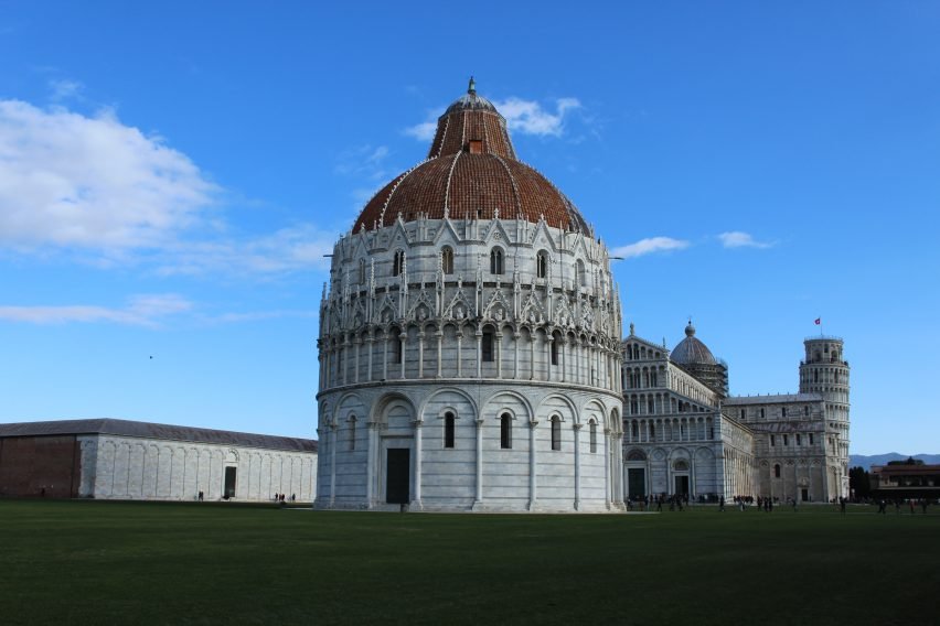 Il Battistero di Pisa in Piazza dei Miracoli