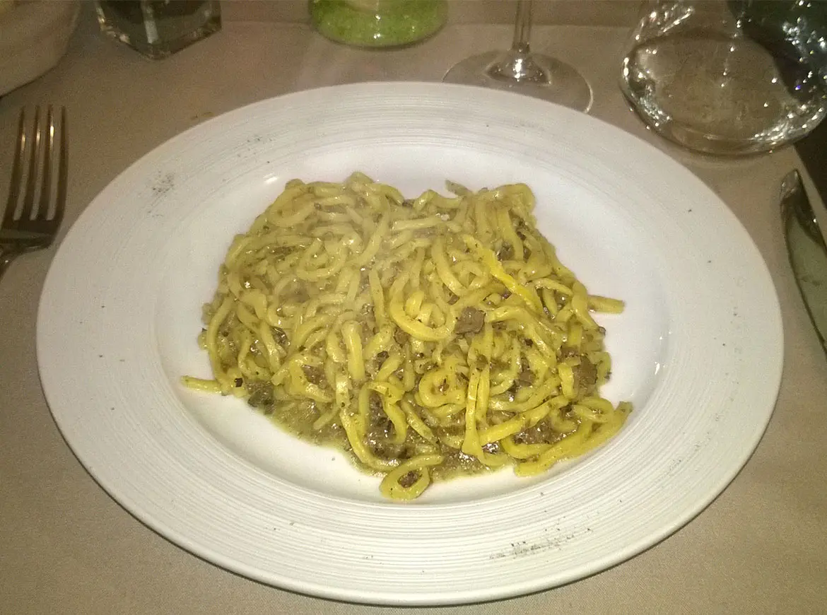 Strangozzi al tartufo nero