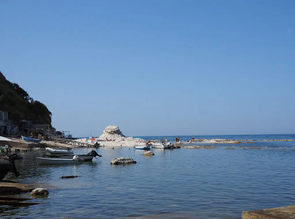 Spiaggia del Passetto: la seggiola del Papa