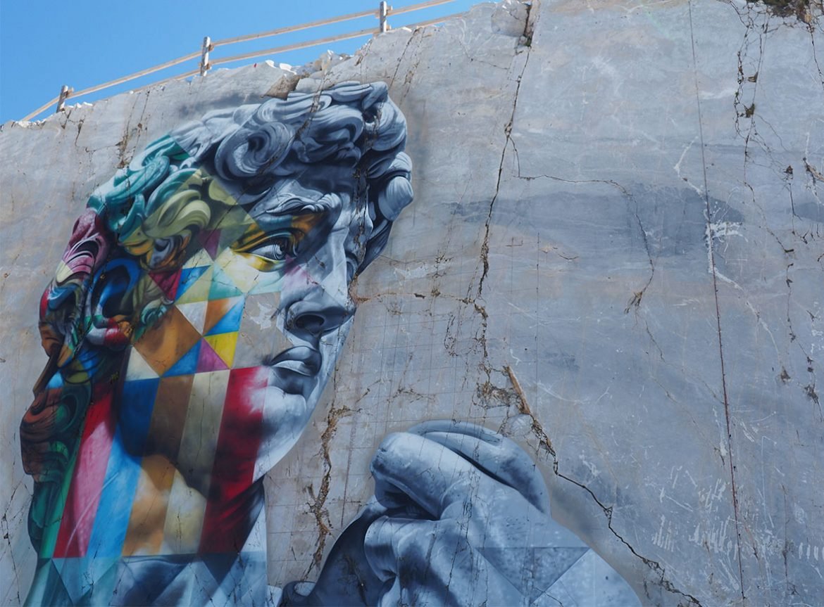 Il David di Kobra fra le cave di Carrara