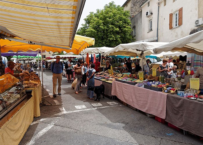 Mercato di Lourmarin in Provenza