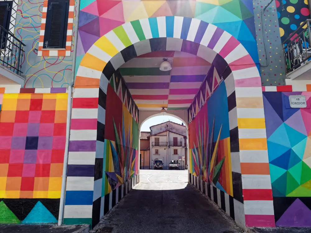 Aielli e i murales di Borgo Universo