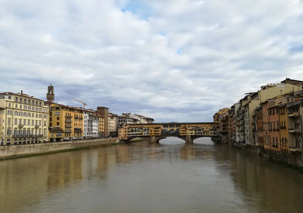 Vista su Ponte Vecchio a Firenze