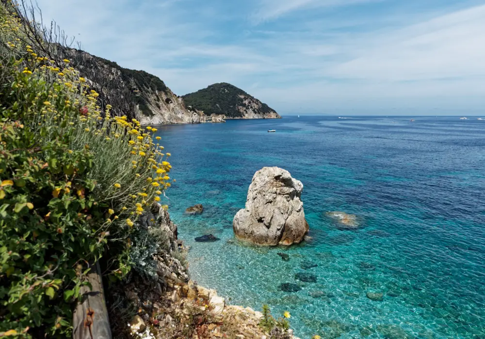 Spiaggia di Sansone e la Sorgente all'isola d'Elba