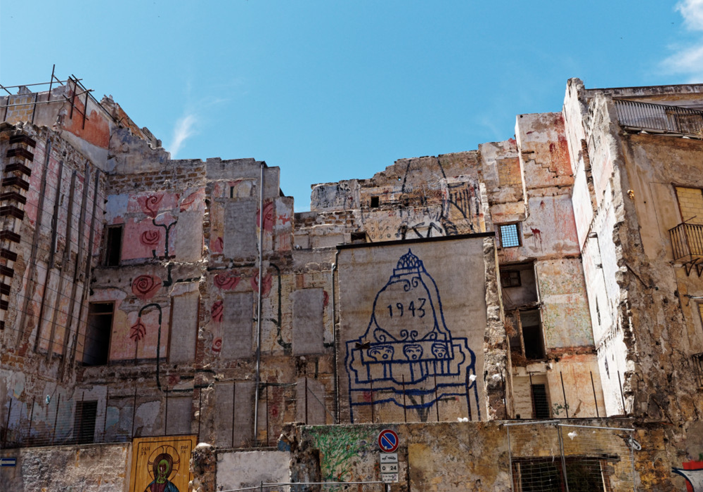 Street art sui palazzi bombardati di Piazza Garraffaello a Palermo