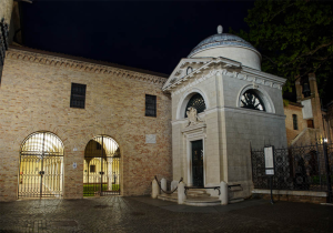 Tomba di Dante Alighieri a Ravenna