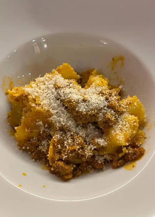 Dove e cosa mangiare a Ravenna, cappelletti al ragù