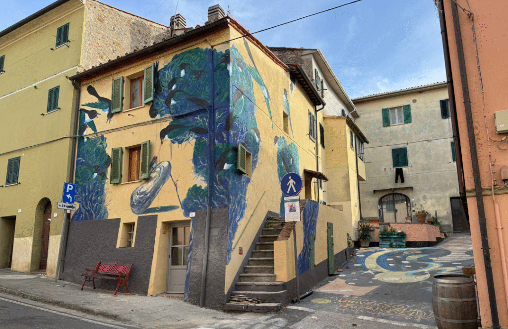Urban art a Riparbella in Toscana