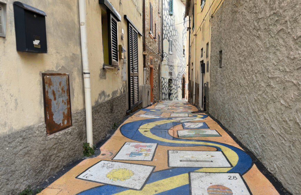 Street art a Riparbella, in Toscana